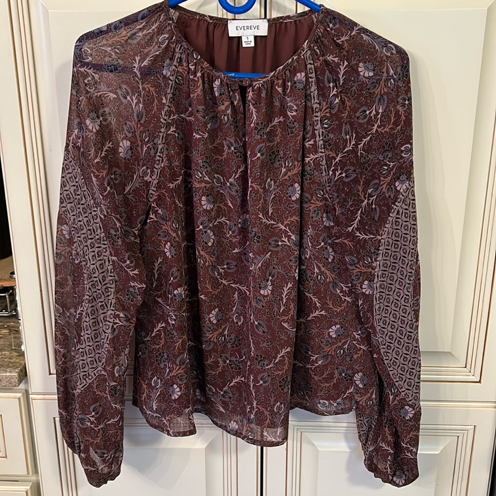 Beautiful Evereve top.